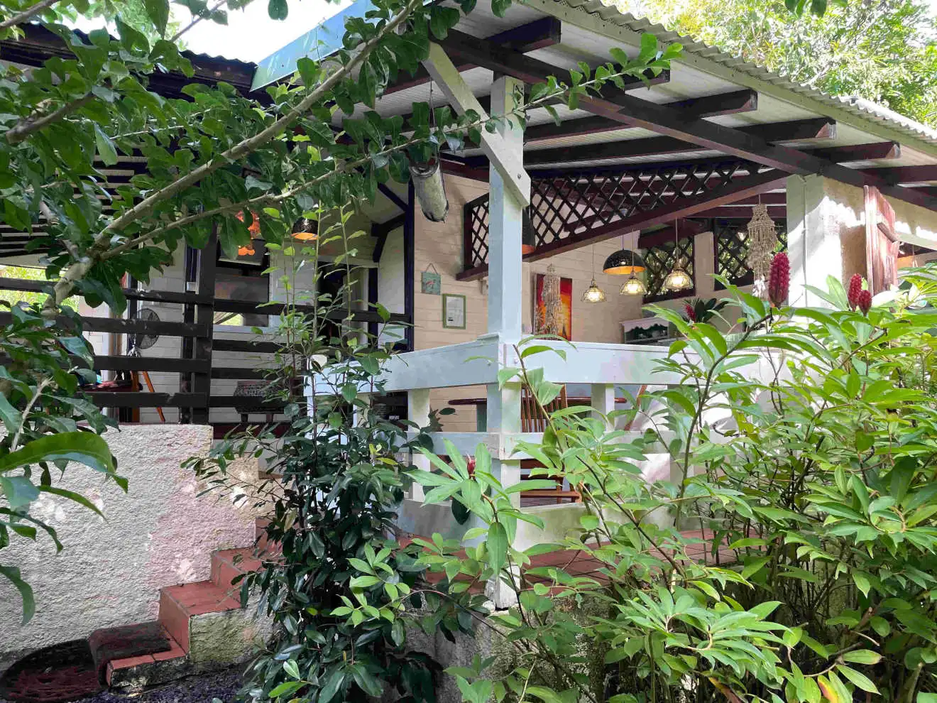 It's a shame gourds aren't edible; you could pick them directly for your plate