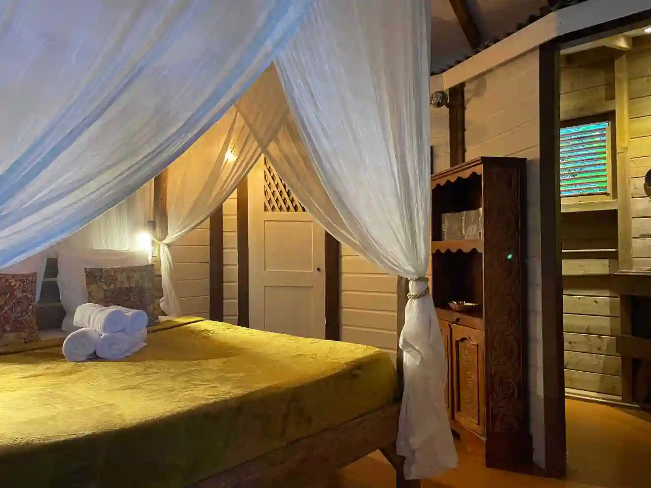 A small, charming, luxurious cocoon where recharging your batteries becomes innate.